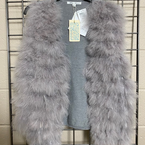 BLUE TASSEL: NWT Faux Fur Knit Vest - Picture 4 of 9